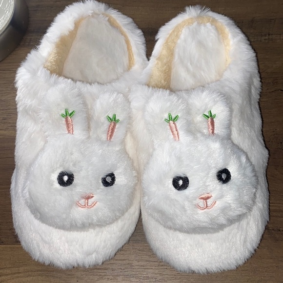 Bunny house slippers - Picture 1 of 4